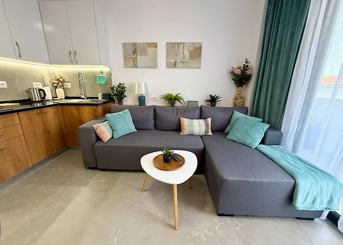 Roof Breeze Apartment