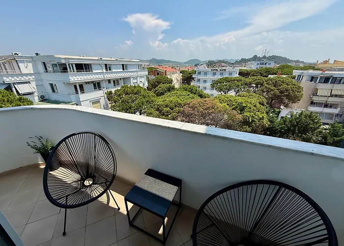 Apartment Roof Breeze