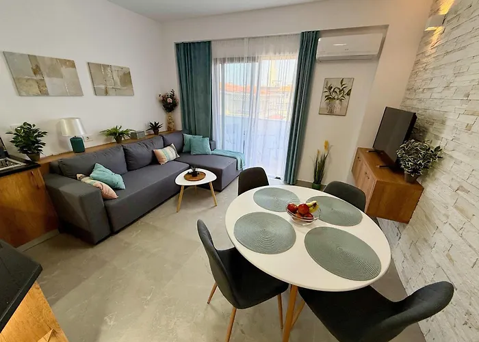 Roof Breeze Apartment